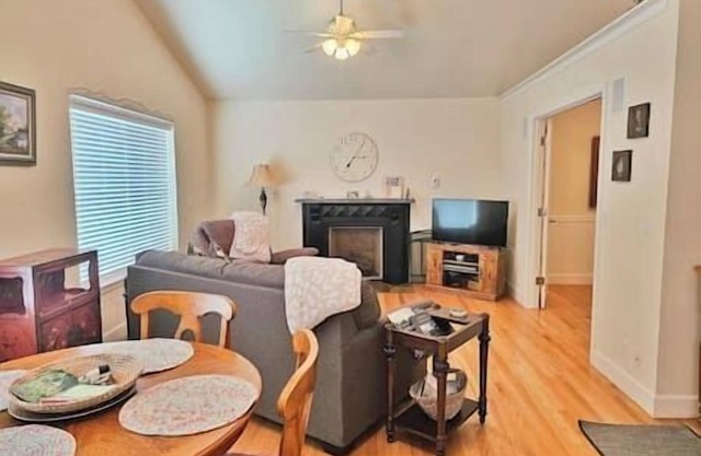 Charmantes privates Cottage im Süden von Oregon, nur wenige Schritte vom Golfplatz entfernt