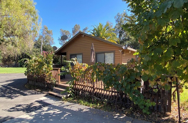 Charming private Cottage with hot tub in the Countryside of Sonoma