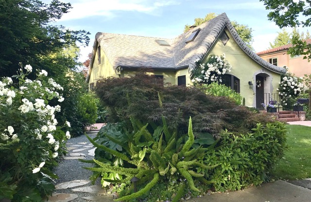 New Contemporary Cottage - In zentraler Lage in Charming Redwood City liegt