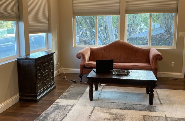Charming Private Guest House - Alamo