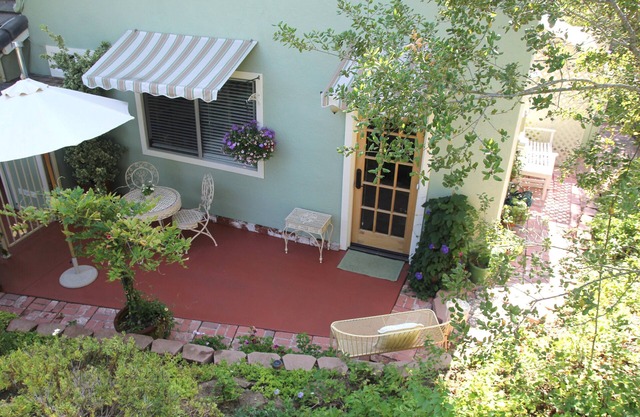 Charming Cottage, herrlicher Panoramablick auf die Berge, Pool, 2. 7 Acres