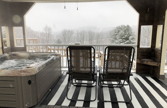 Charming Private Home on a 3 Acre Property + Hot Tub