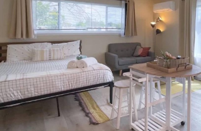 Charming Private Studio near the river
