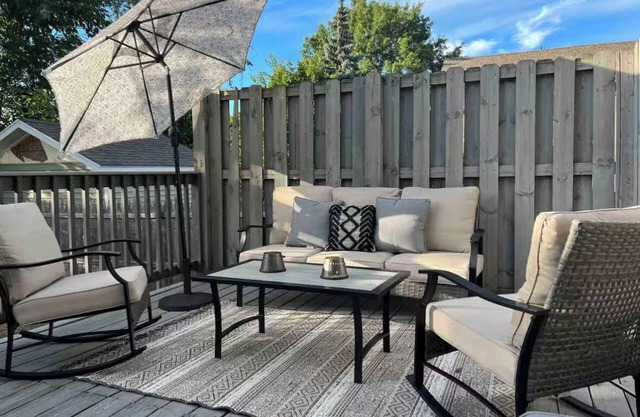 Charming Private Townhouse, Heart of the City – Close to All Major Attractions!