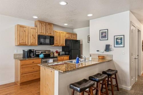 Charming Private Twnhome w/Large Fenced Yard (58)