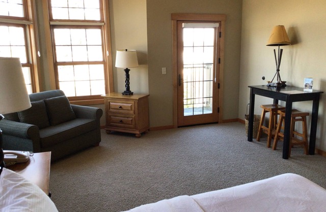 Charming Queen Studio for Two Northernaire Resort – Three Lakes, WI