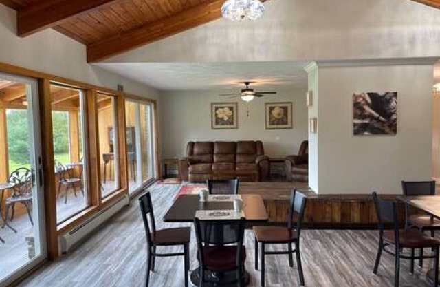 Stony Fork Inn - The Savanah Room