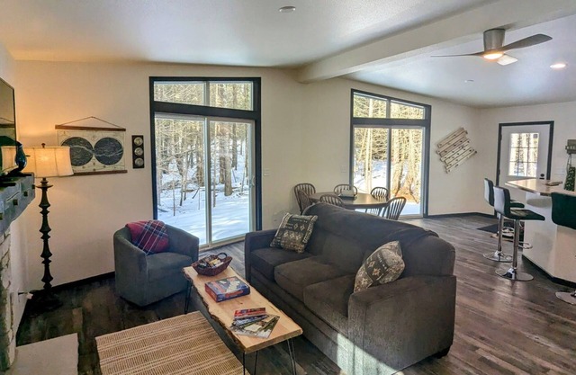 Charming quiet 2-bedroom house set in a cedar forest in welcoming Fish Creek