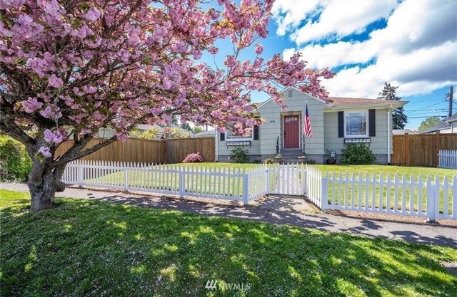 Charming quiet Point Ruston Northend Bungalow A/C & fenced yard
