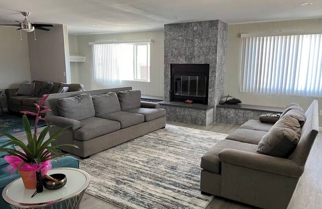 Charming Ranch Style 3-bedroom house with WiFi and Game/Entertainment Room