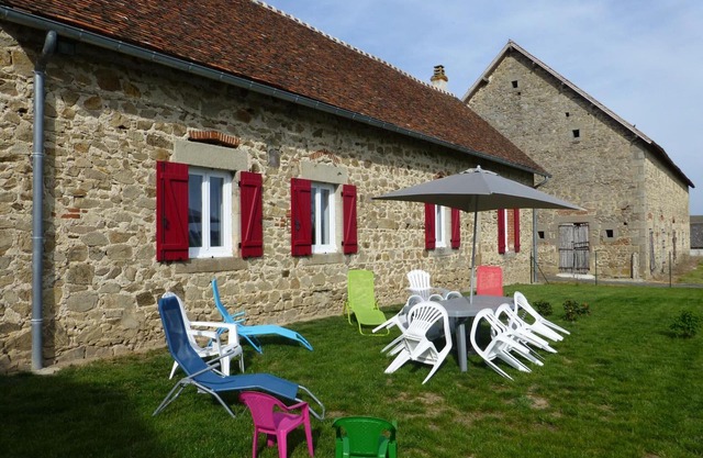 Renoviertes Bauernhaus mit Garten, 3 Schlafzimmer, Wifi, Kamin, Parkplatz, in der Nähe der RCEA