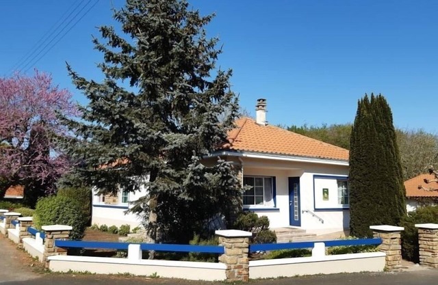 Familienhaus: Zentrale Lage, Garten, Meer in der Nähe, 4 Schlafzimmer, Kamin, Internet