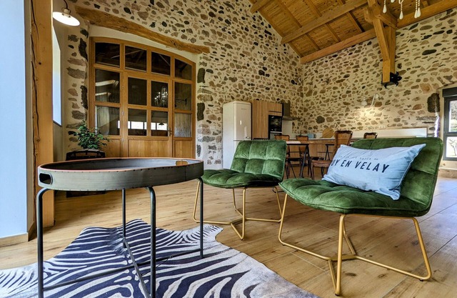 Charmantes Ferienhaus bei Puy-en-Velay: Historischer Charme, moderne Einrichtung, Gîtes für 8