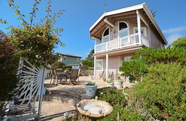 Ocean Mist - # LH13: 2 Zi, 2 BA House in Cambria, Schlafmöglichkeiten für 4
