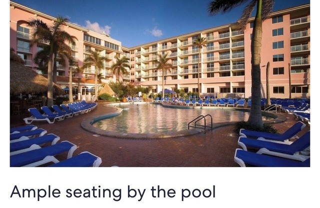 Charming resort in cool Palm Beach Shores with fitness room, AC