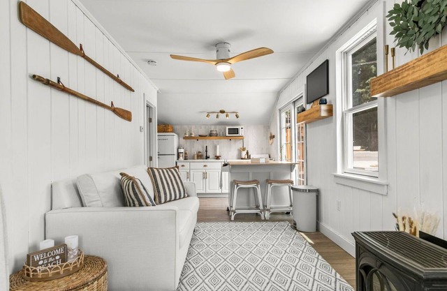 Charming retreat .5 mi to Sea St. Beach, Private backyard, outdoor shower