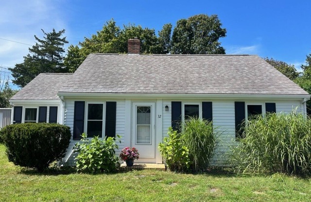 Charming Retreat - Central A/C, Firepit, Walk to Downtown