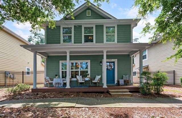 Charming Retreat, Convenient to Downtown, Campus & Stadium