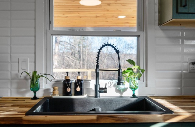 Charming Retreat 5 Minute Walk to Main Street & 7 Minutes to Hunter Mountain