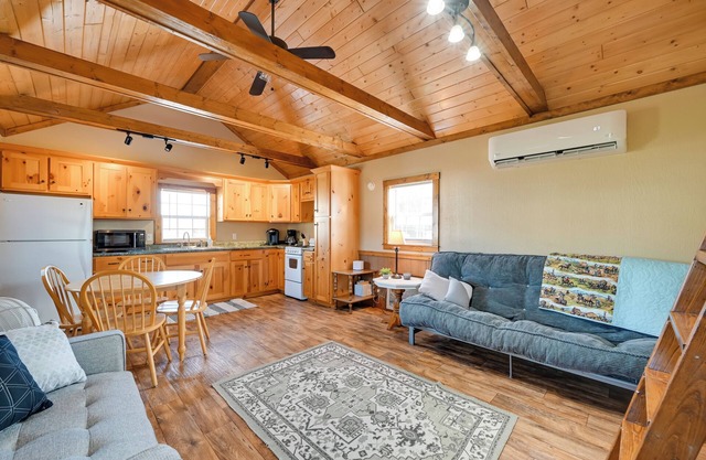 Charming Retreat w/ Porches in Burkesville!