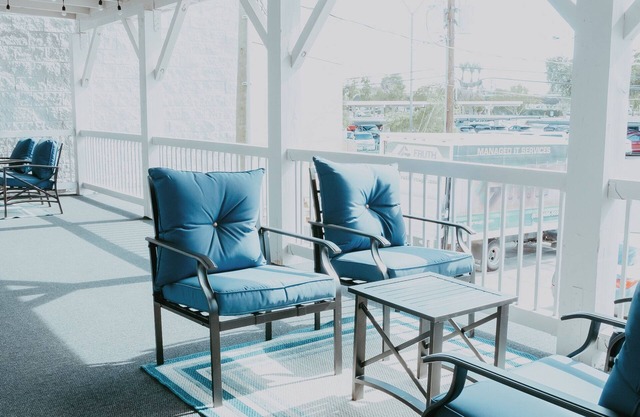 Charming River-Themed Studio in Downtown Yuma's Historic District