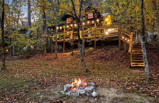 Charming Riverfront Cabin* EV Chrg * Fish * Swim *