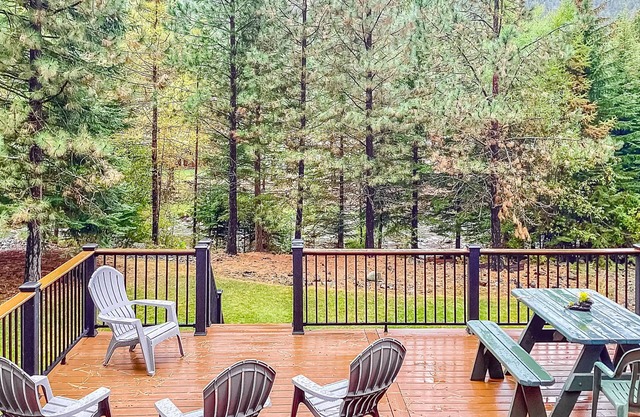 Charming riverfront home with fireplace, patio, grill, & full kitchen