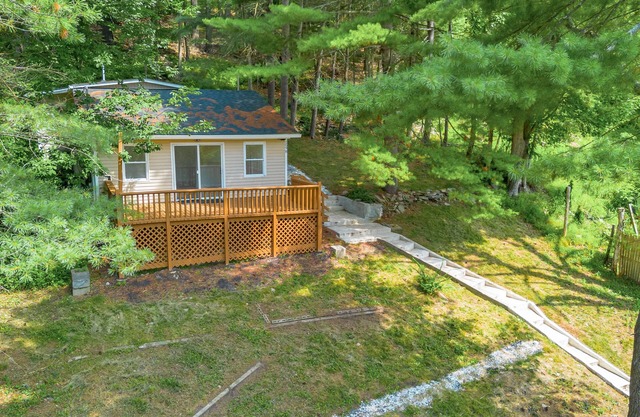 Charming Riverside Cottage with Private Delaware River Access with WiFi, AC