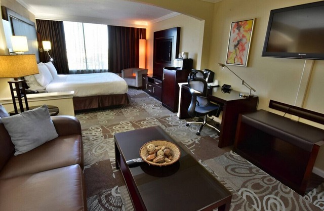 Charming Rm for Business & Leisure, Near Shops!