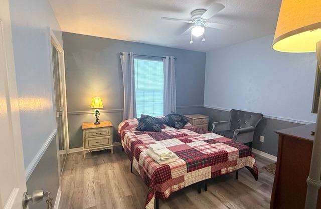 Charming Room with WiFi and AC in Palm Bay