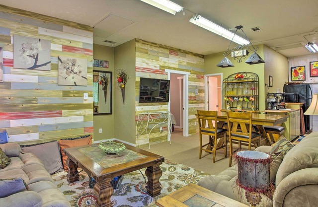 Evolve | Charming Rowlett Guest Cottage: Walk Dtwn