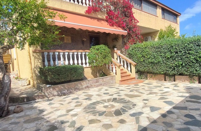 Familienvilla | 2 Schlafzimmer | Große Terrasse & Garten | In der Nähe der Strände