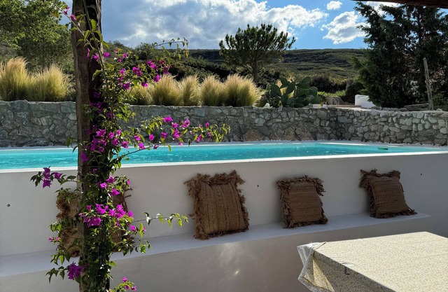 Charming Rural House with Pool, 34 km from the Mediterranean