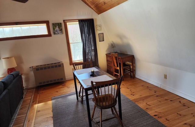 Charming rustic loft nestled near Lake Salem.