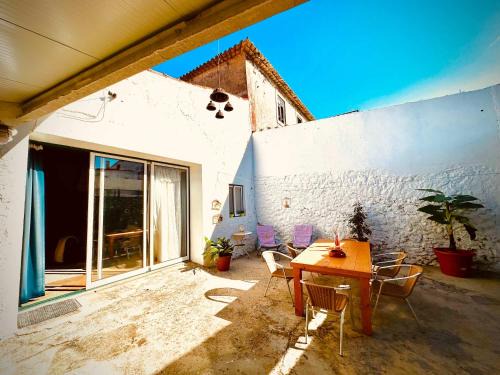 Charming Rustic Wine Cellar House in Reguengo Grande with Fireplace