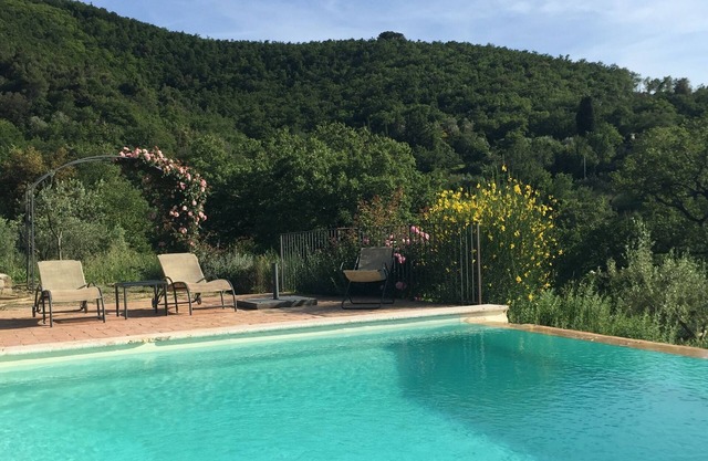 Charmantes Sagrantino mit salzigem Infinity-Pool und Kochschule