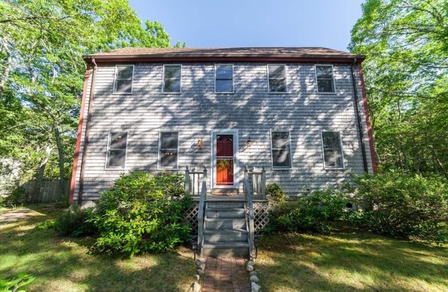 Charming salt box in quiet woodsy neighborhood - centrally located!