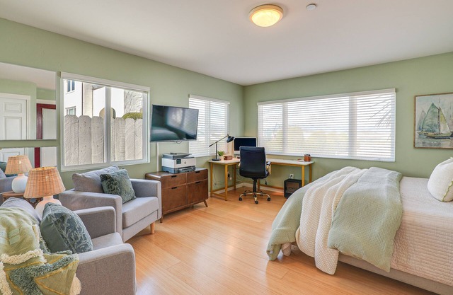 Charming Santa Cruz Studio w/ Private Hot Tub