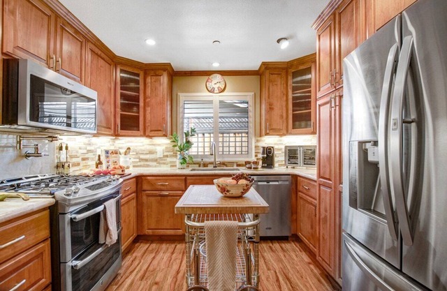 Charming Santa Rosa Retreat: Spacious Backyard & Monthly Stays Welcome