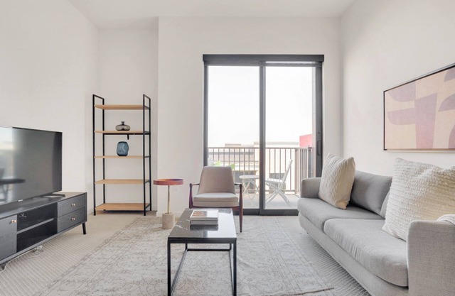 Charming Santana Row 1BR w/ Gym & Pool, 10 mins to Target, by Blueground