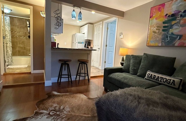 Charming Saratoga Springs Apartment - Perfect For Your Summer Stay!