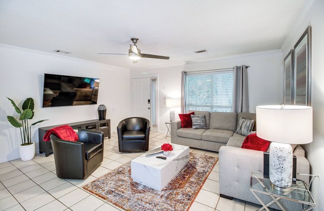 Charming Savannah Vacation Rental w/ Game Room!