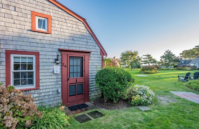 Charming Seaside Cottage Near Nantucket Sound