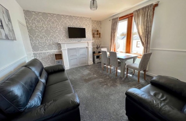 Charming Seaside home. sleeps 4 with free parking