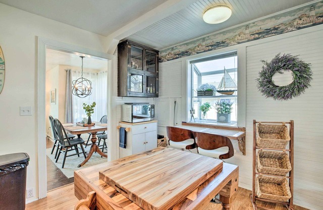 Charming Seaview Home w/ BBQ, Deck & Fire Pit