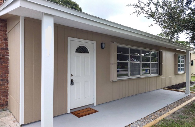 Charming Sebastian Home . bring Your Boat!