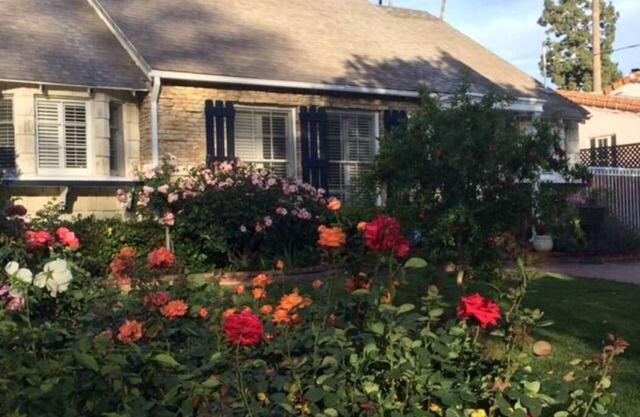 Charming secluded and gated 1-bedroom guesthouse in lovely Studio City