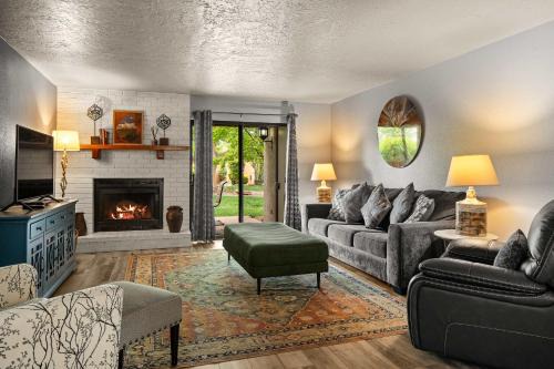 Charming Sedona Stay with Community Spa & Pool