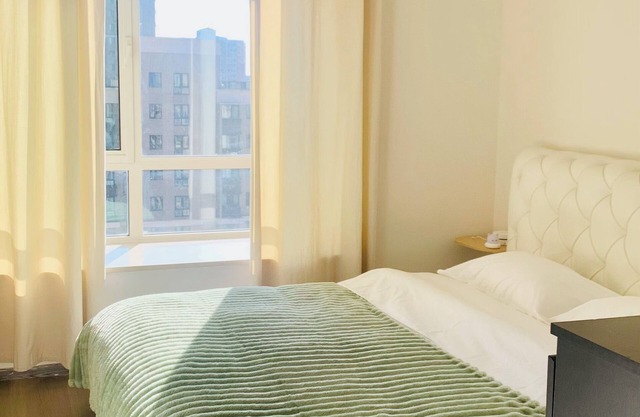 Charming shared separate room in 4bedroom Apt in Beijing downtown with AC, WiFi