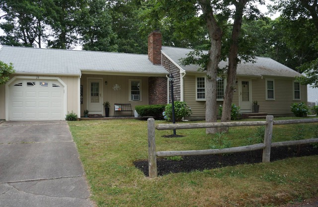 Charming, single-family getaway in Fisherman's Cove Community!